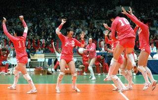 中国女排第一场小组赛（中国女排第一场对哪个国家）